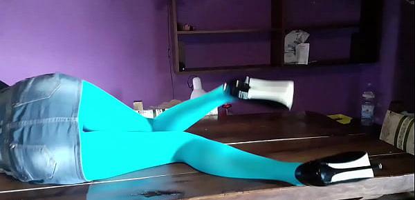 Laura on Heels amateur 2021 wearing sexy pantyhose and high heels on a table